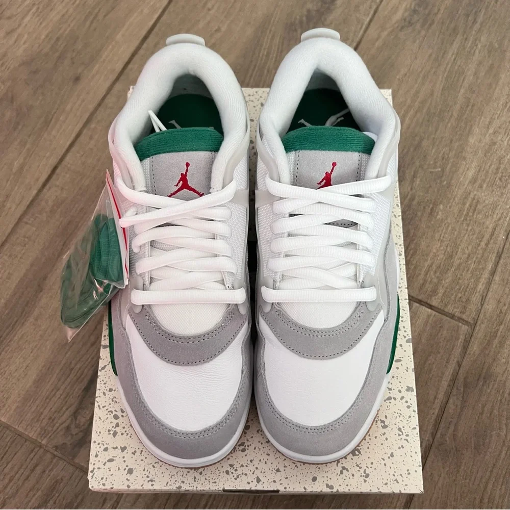 Air Jordan 4 RM